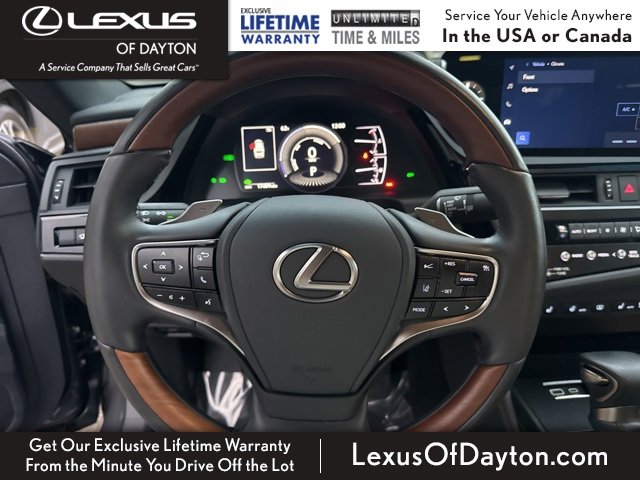 Used 2025 Lexus ES 300h w/ Luxury Package image 17