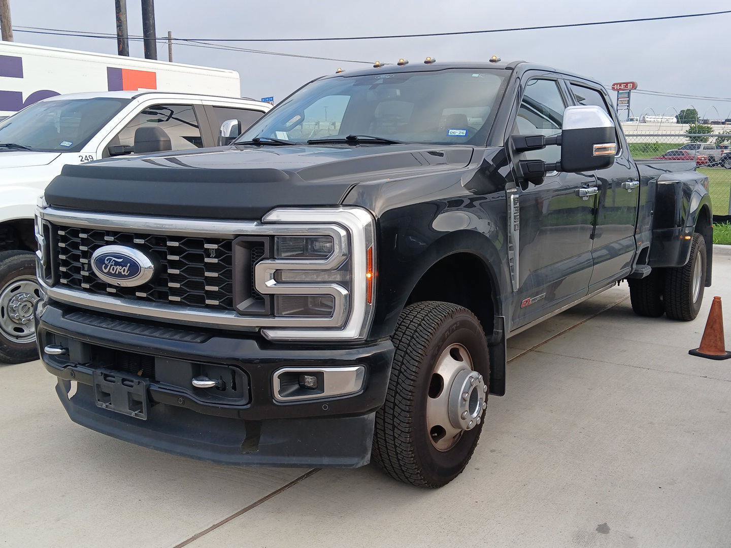 Used 2024 Ford F350 Platinum AWD/4WD image 3