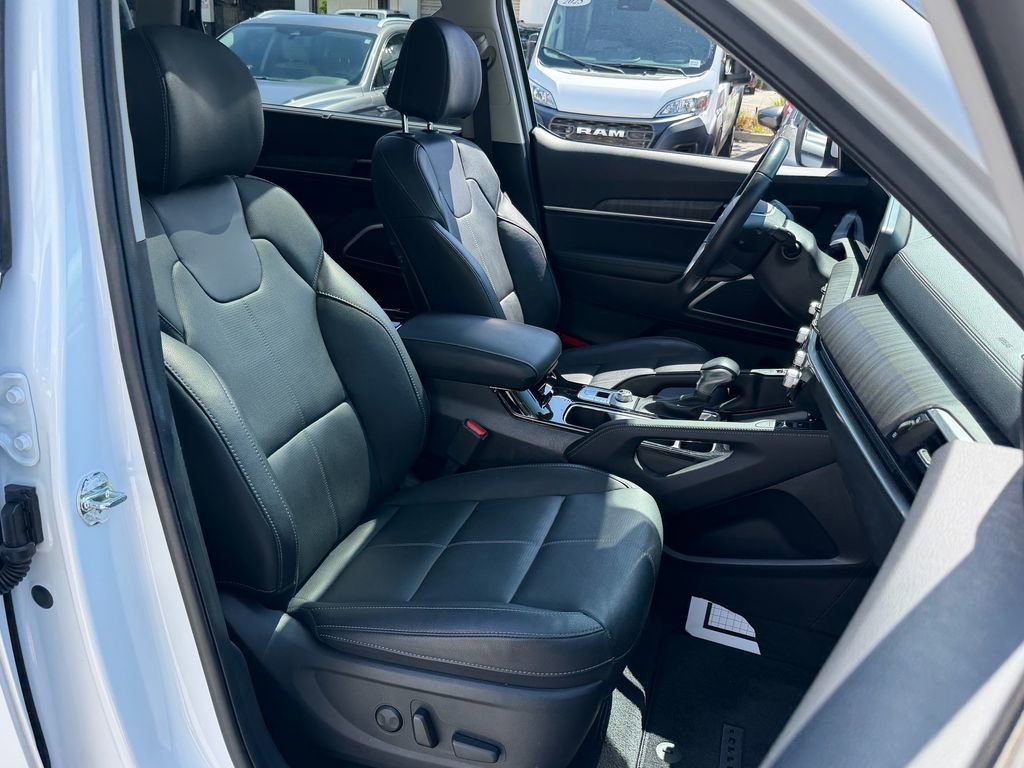 Used 2025 Kia Telluride EX w/ EX Captain's Chair Package FWD image 18