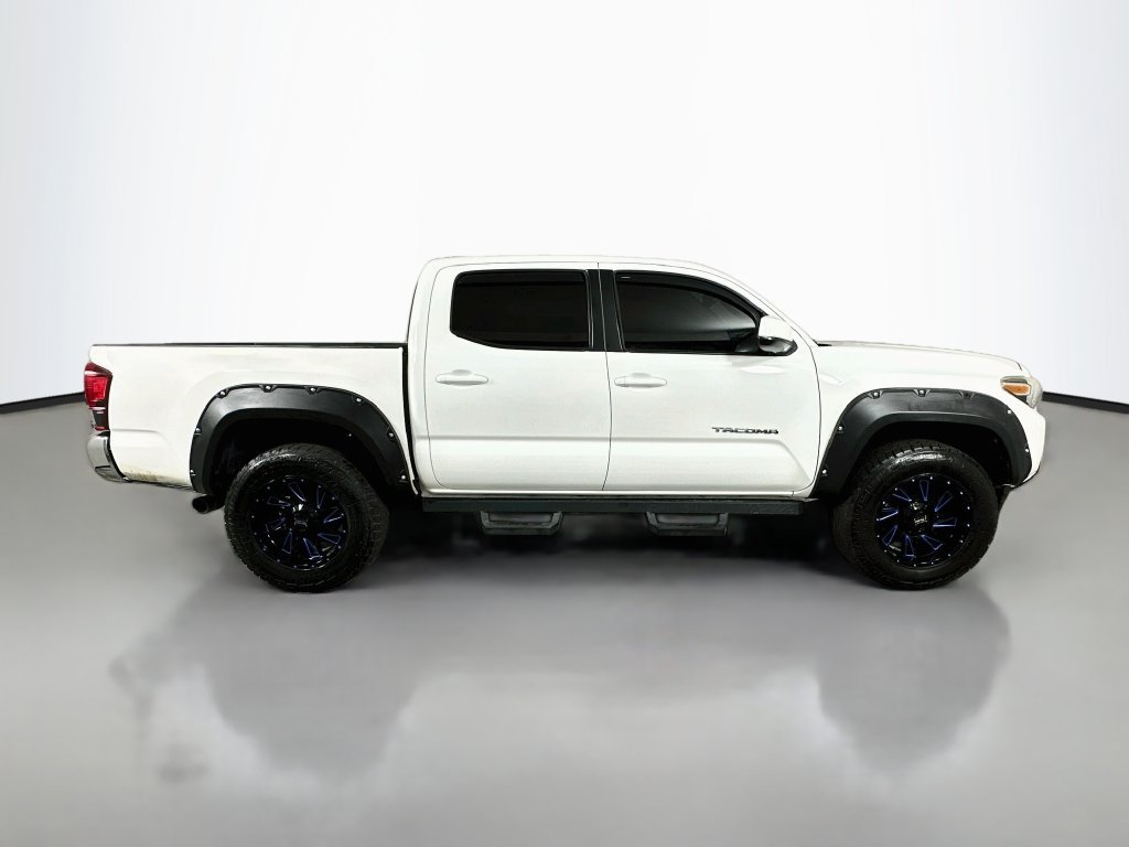 Used 2019 Toyota Tacoma SR5 AWD/4WD image 9