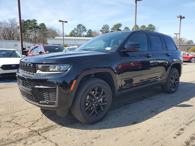 New 2026 Jeep Grand Cherokee Altitude AWD/4WD image 3