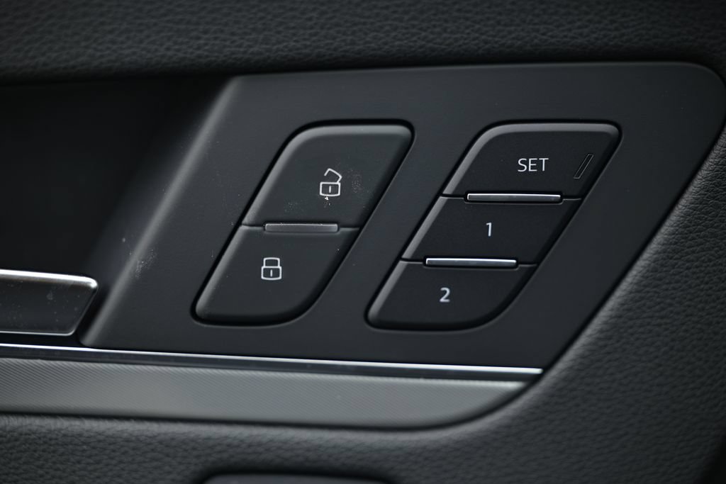 Used 2025 Audi Q5 Premium Plus w/ Premium Plus AWD/4WD image 18