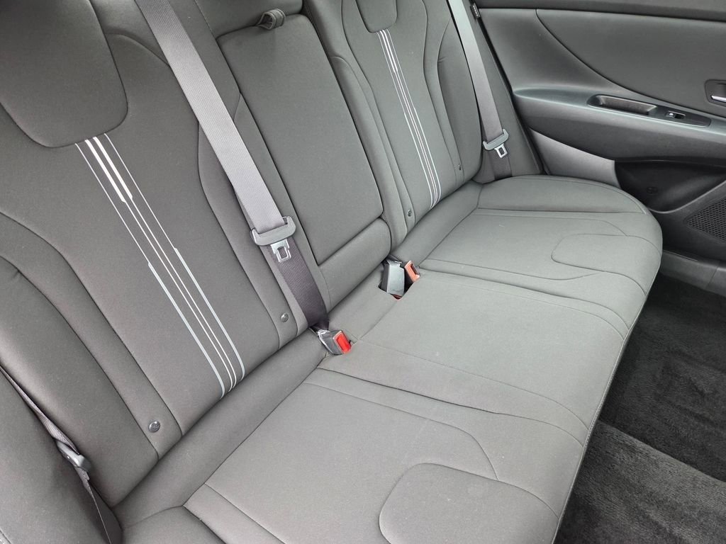 Used 2025 Hyundai Elantra SEL FWD image 5