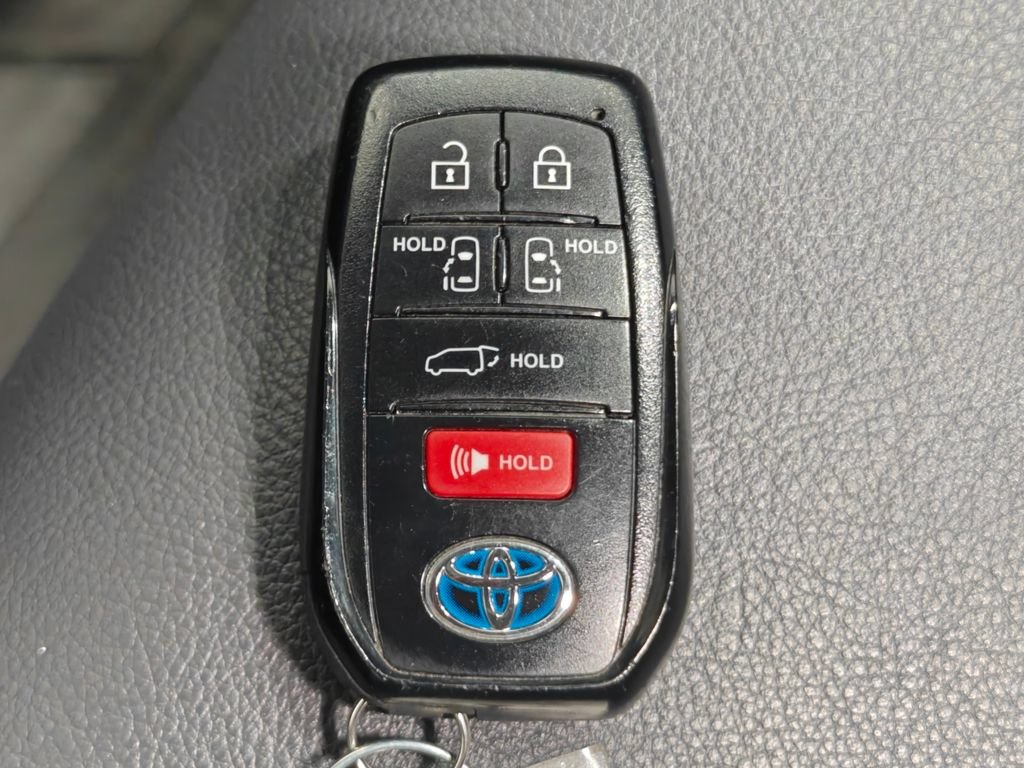 Used 2024 Toyota Sienna XSE w/ XSE Plus Package AWD/4WD image 15