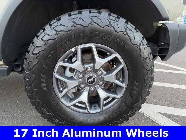 Used 2025 Ford Bronco Badlands image 2