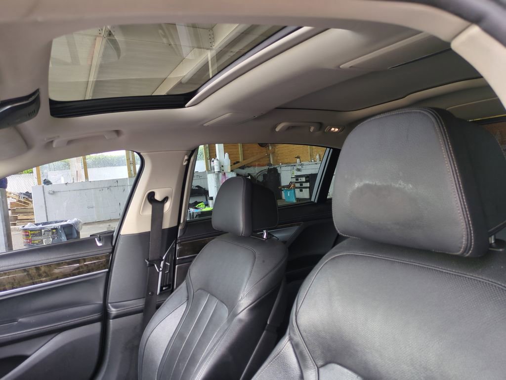 Used 2018 BMW 740i image 21