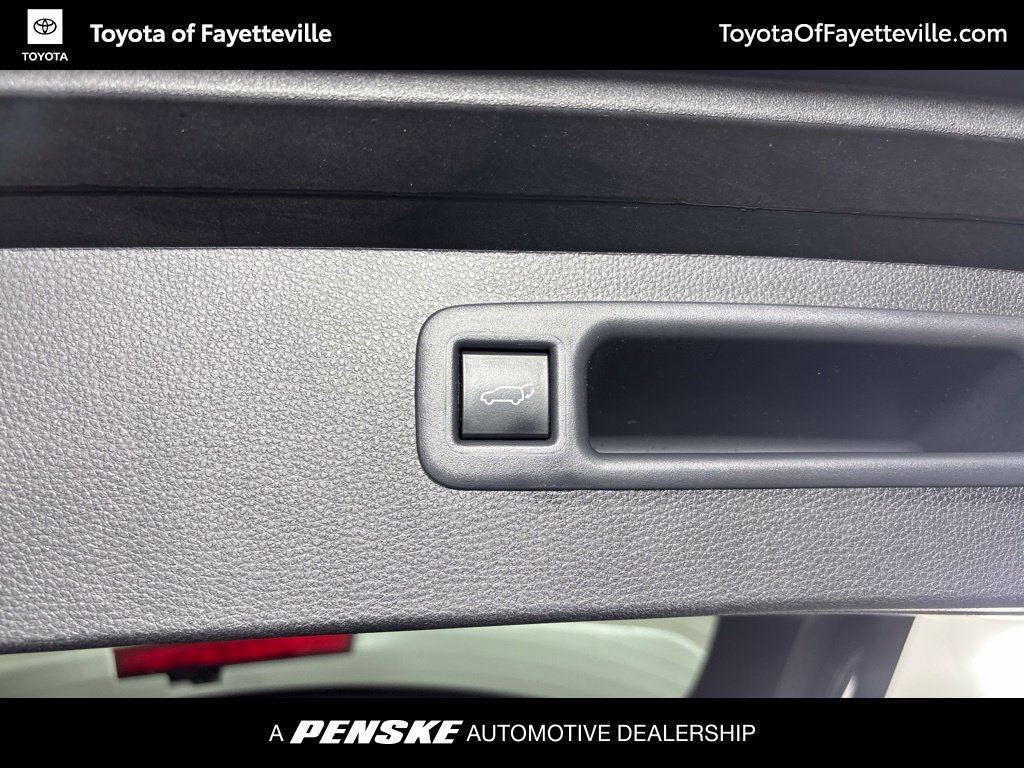 Used 2023 Toyota Highlander XLE FWD image 14