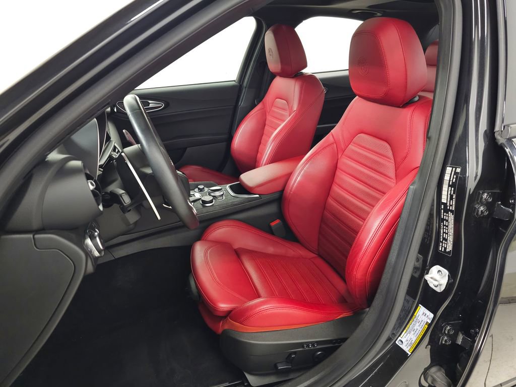 Used 2023 Alfa Romeo Giulia Sprint AWD/4WD image 17