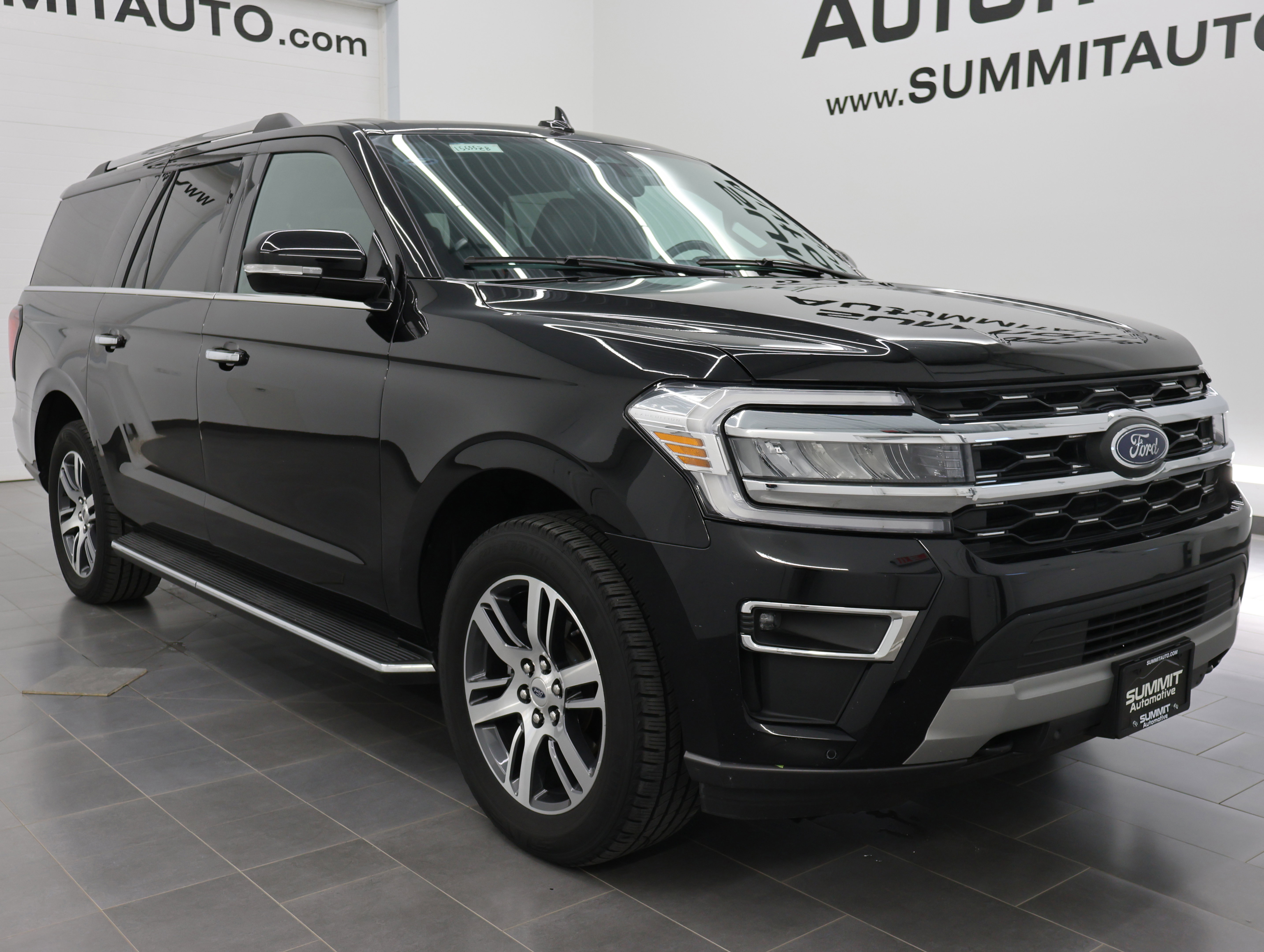 Used 2023 Ford Expedition Max Limited AWD/4WD image 2