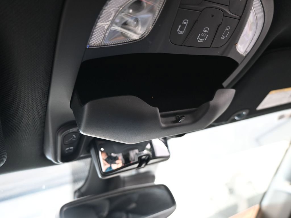 Used 2024 Chrysler Pacifica Limited w/ S Appearance Package image 36