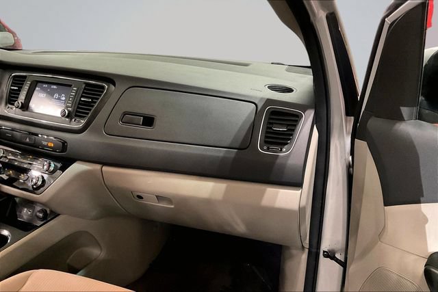Used 2019 Kia Sedona LX FWD image 17