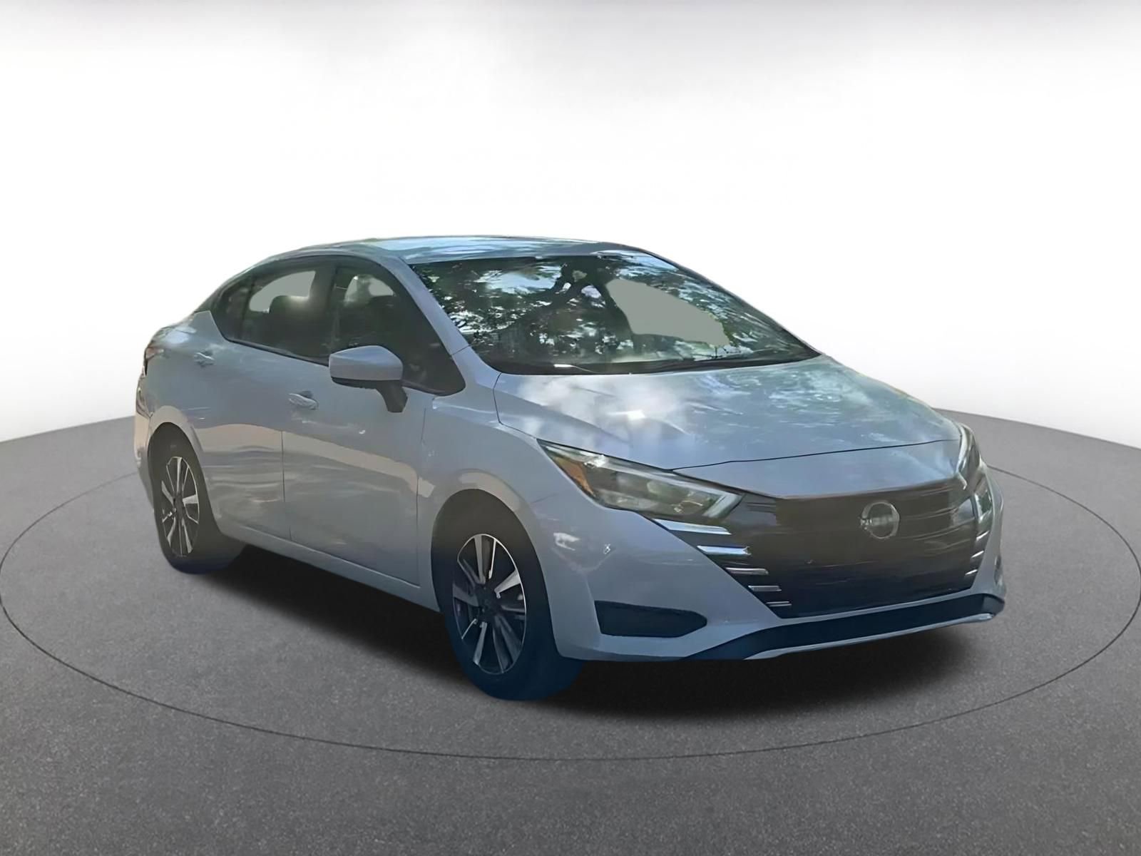Used 2025 Nissan Versa SV FWD image 3