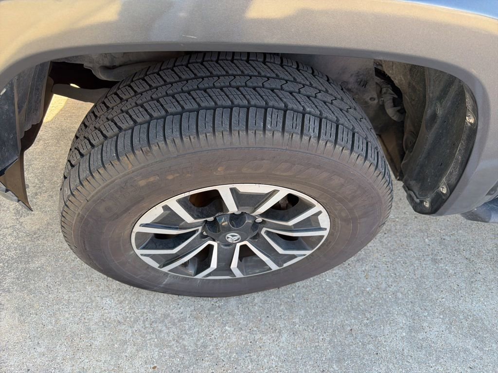 Used 2018 Toyota Tacoma SR5 RWD image 5