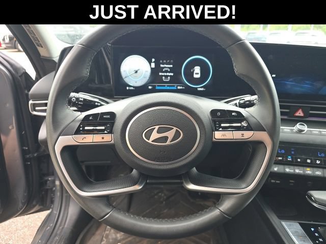 Certified 2024 Hyundai Elantra Limited FWD image 11