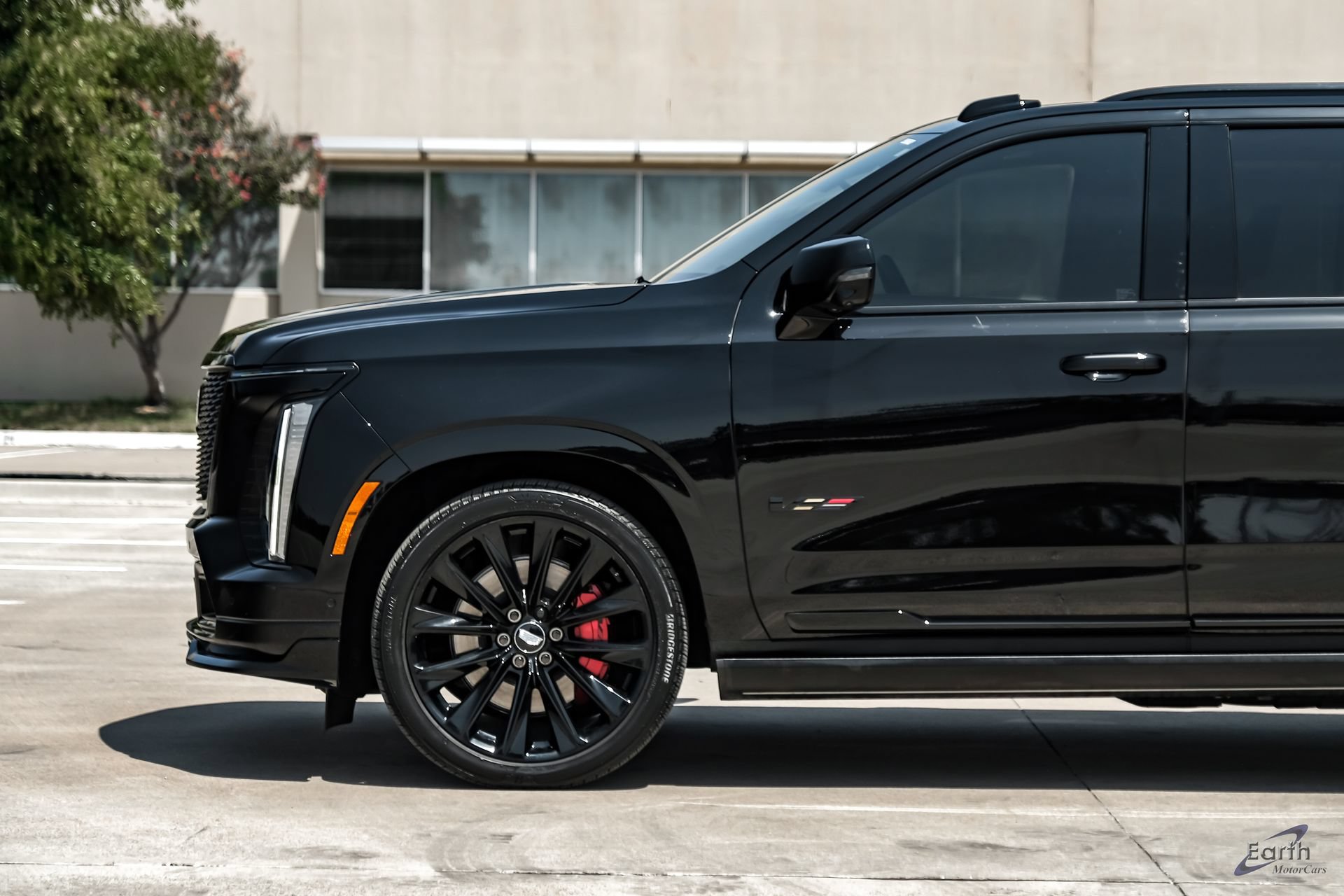 Used 2026 Cadillac Escalade V w/ LPO, ONYX Package AWD/4WD image 8