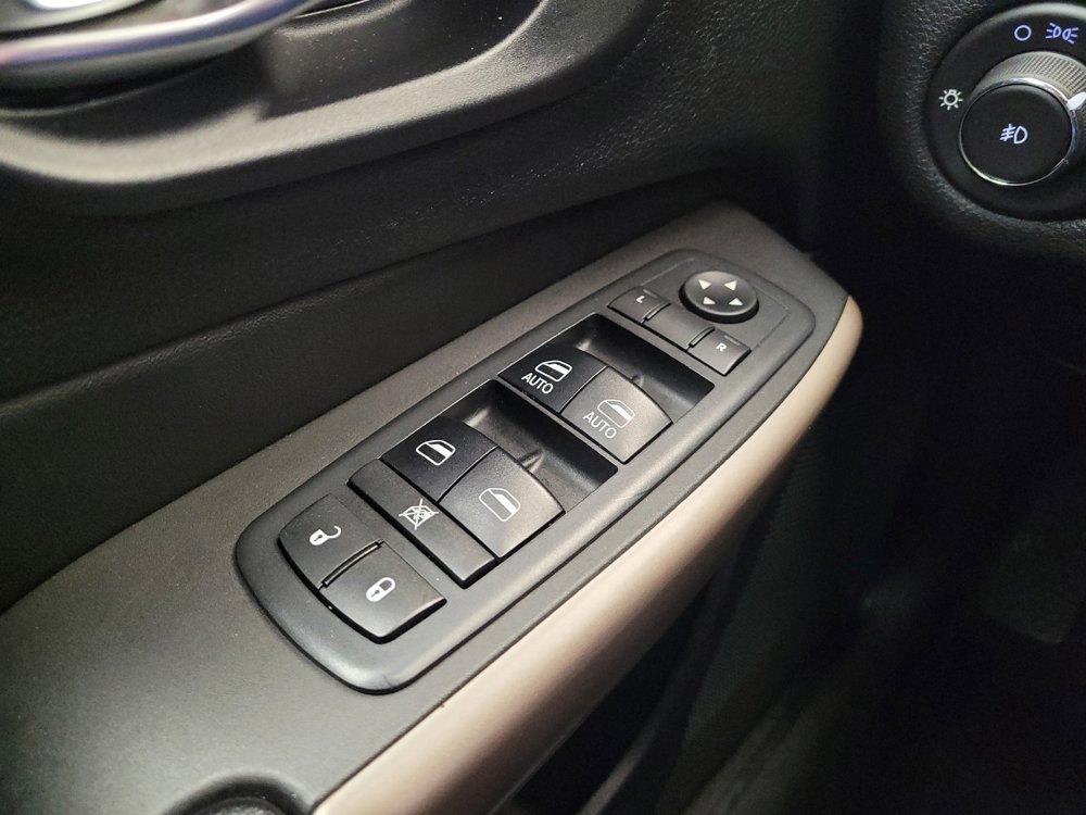 Used 2018 Jeep Cherokee Limited w/ Technology Group image 27