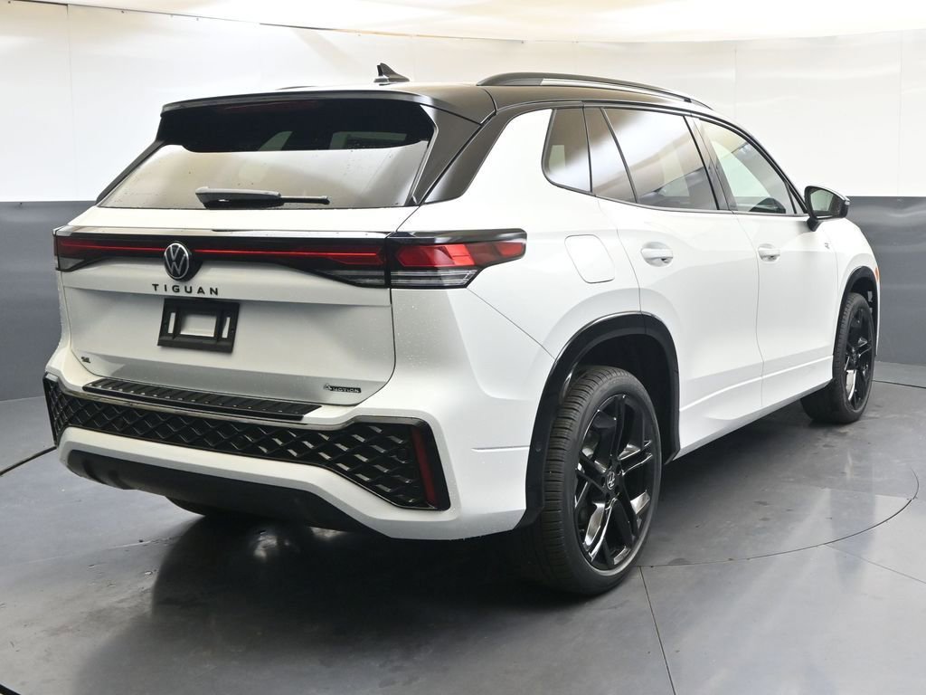 New 2026 Volkswagen Tiguan SE R-Line image 5