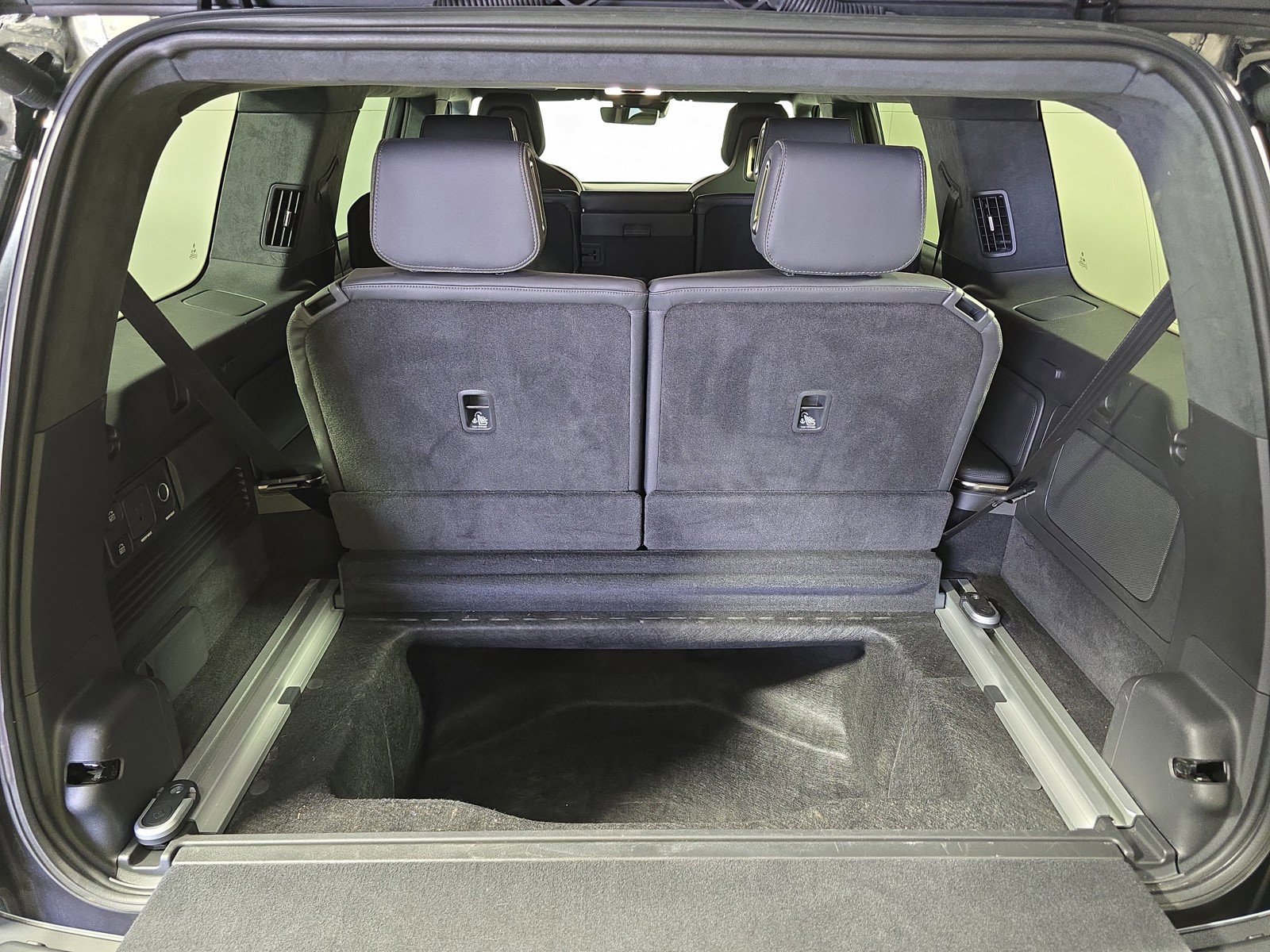 Used 2024 Rivian R1S Adventure AWD/4WD image 26