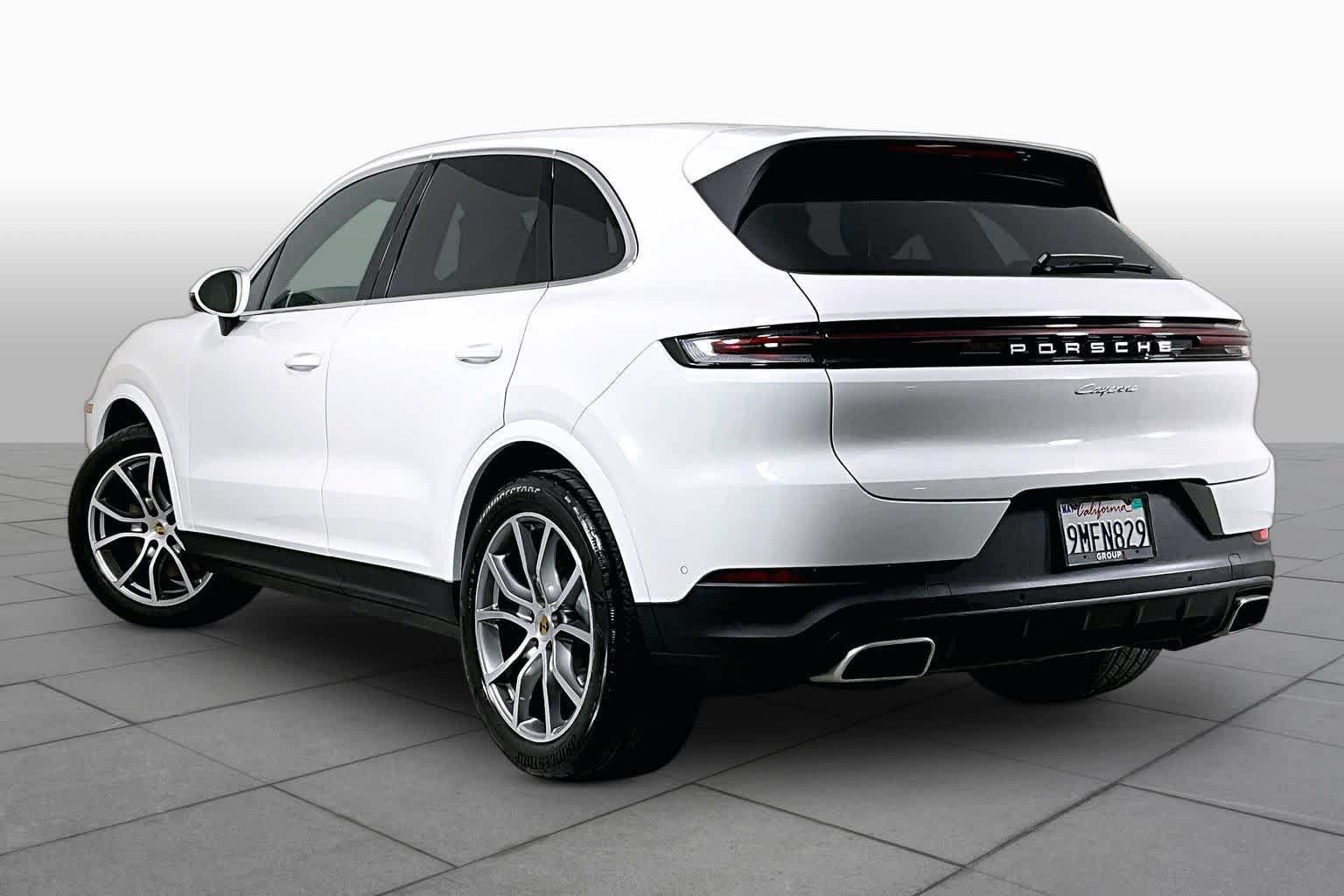 Used 2024 Porsche Cayenne AWD/4WD image 11