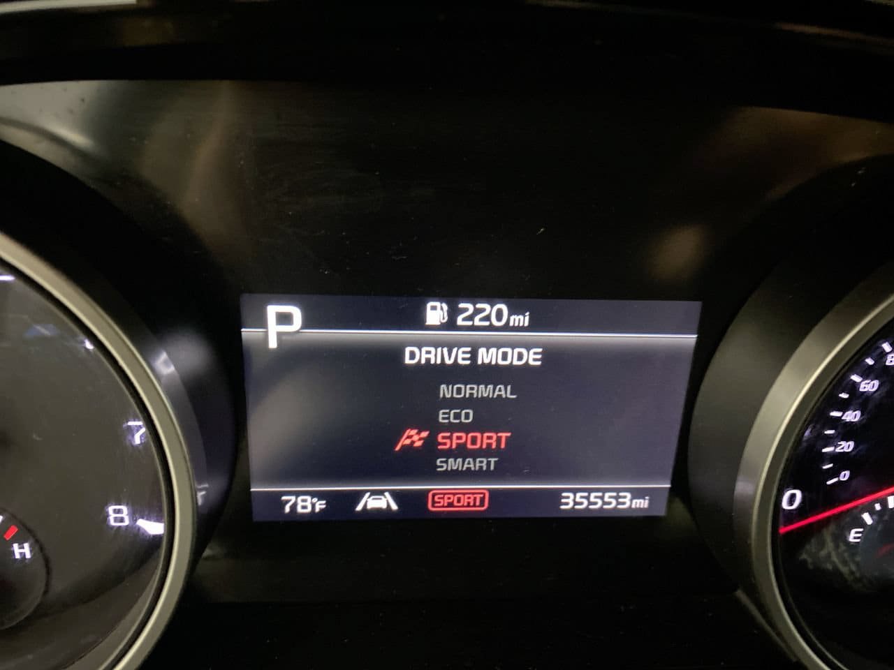 Used 2024 Kia Carnival EX FWD image 21