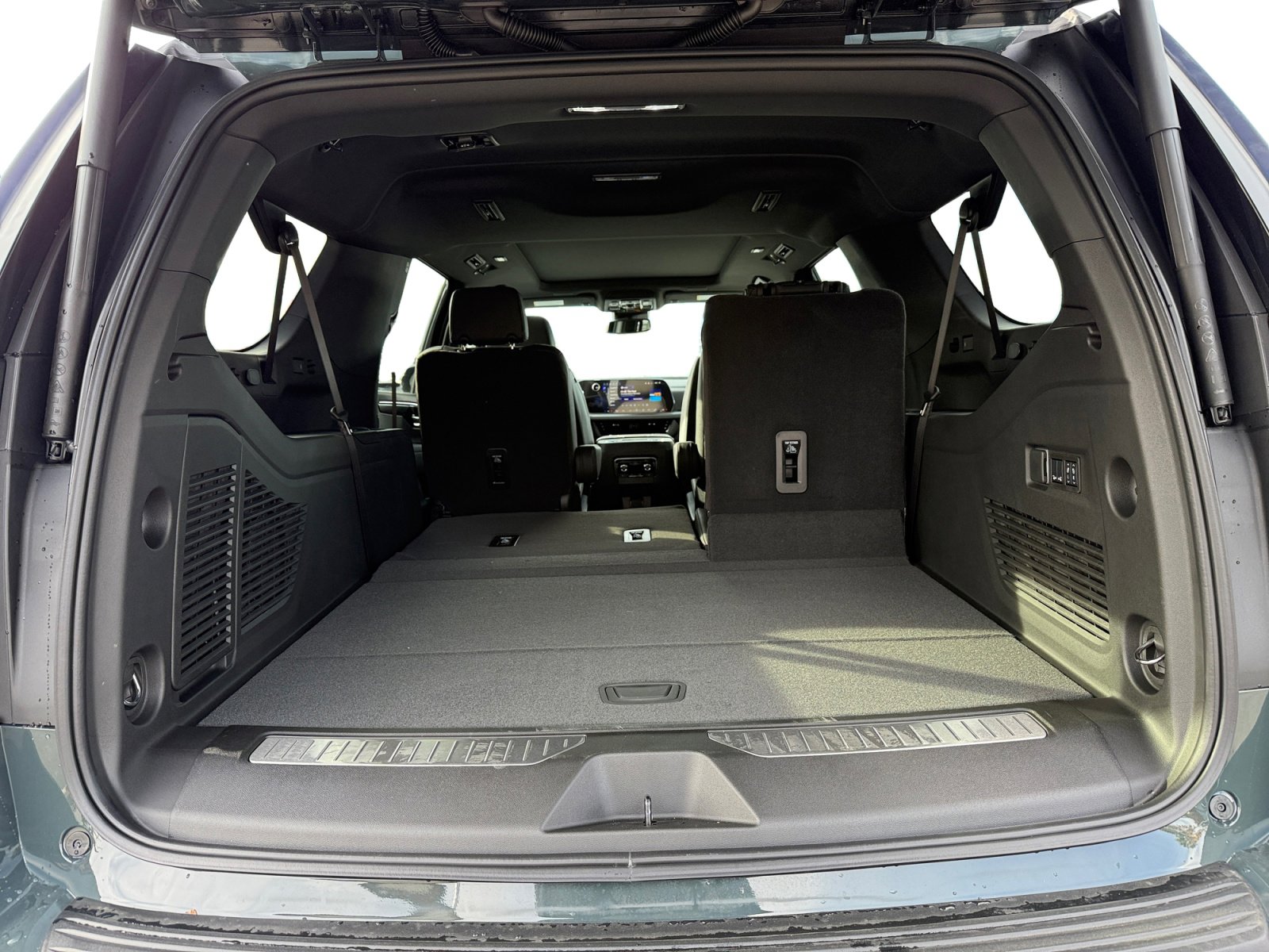 New 2026 Chevrolet Suburban Z71 image 17