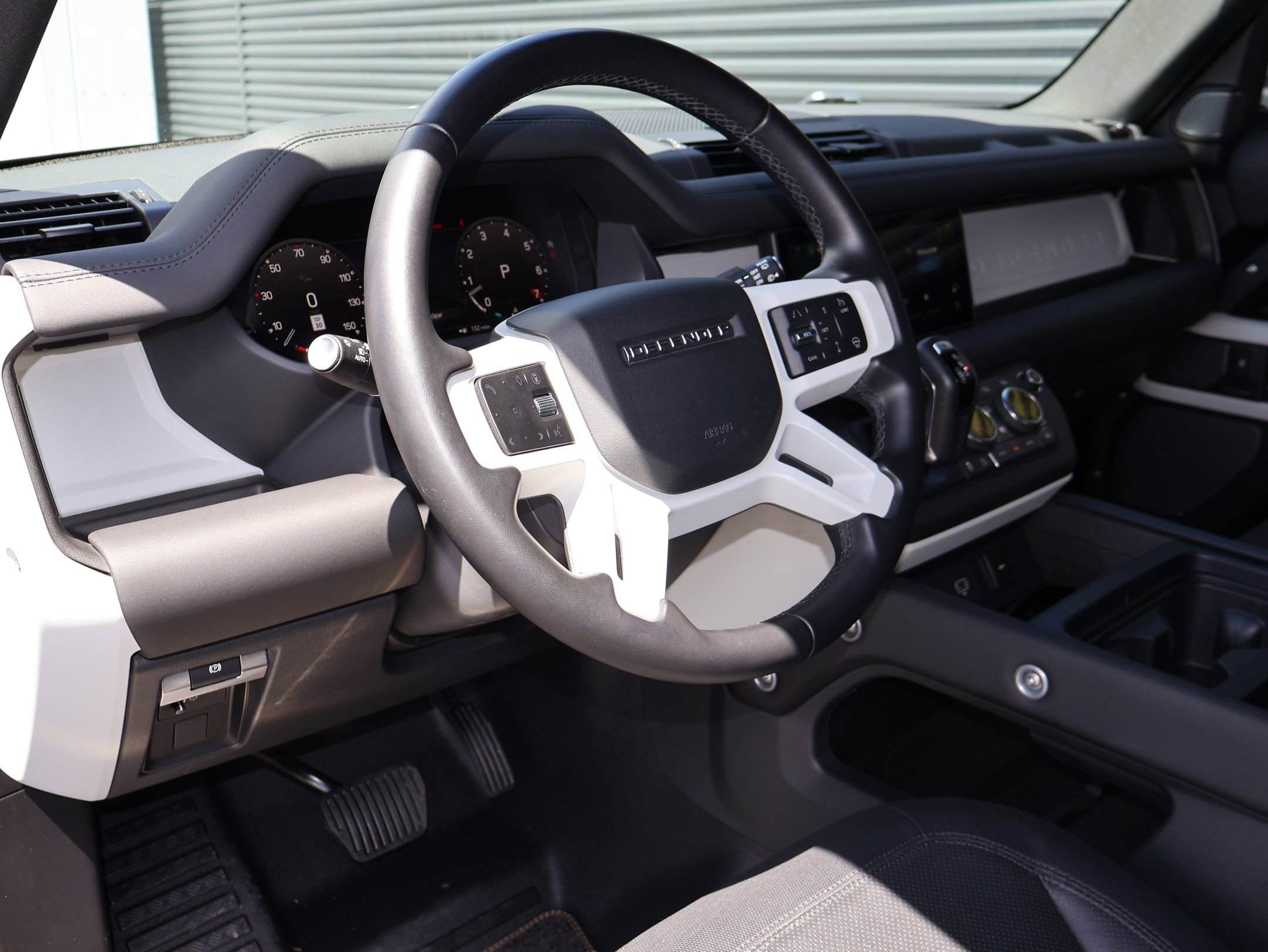 Used 2024 Land Rover Defender 110 X-Dynamic SE AWD/4WD image 11
