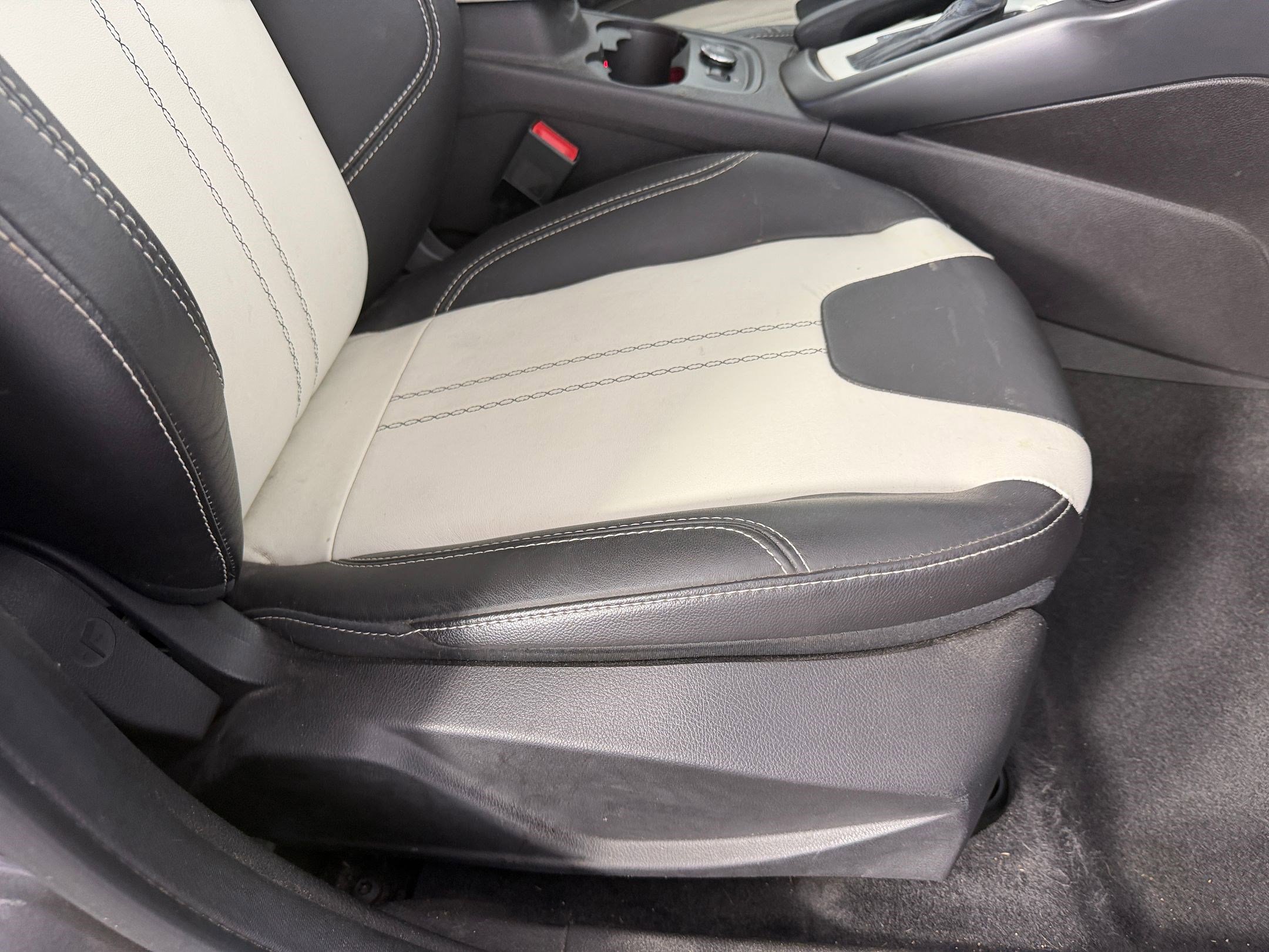 Used 2014 Ford Focus Titanium FWD image 29