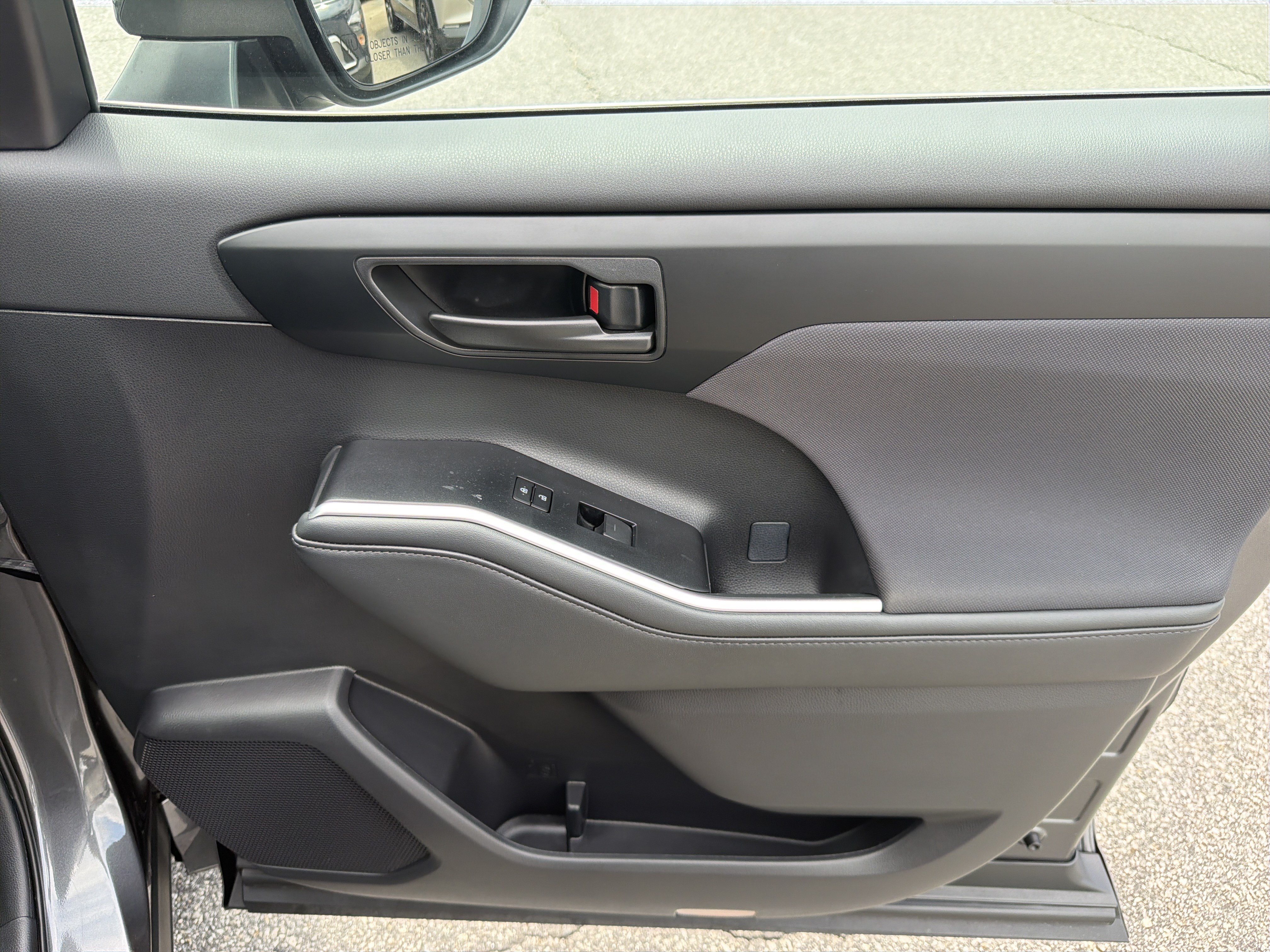Certified 2025 Toyota Highlander LE FWD image 24