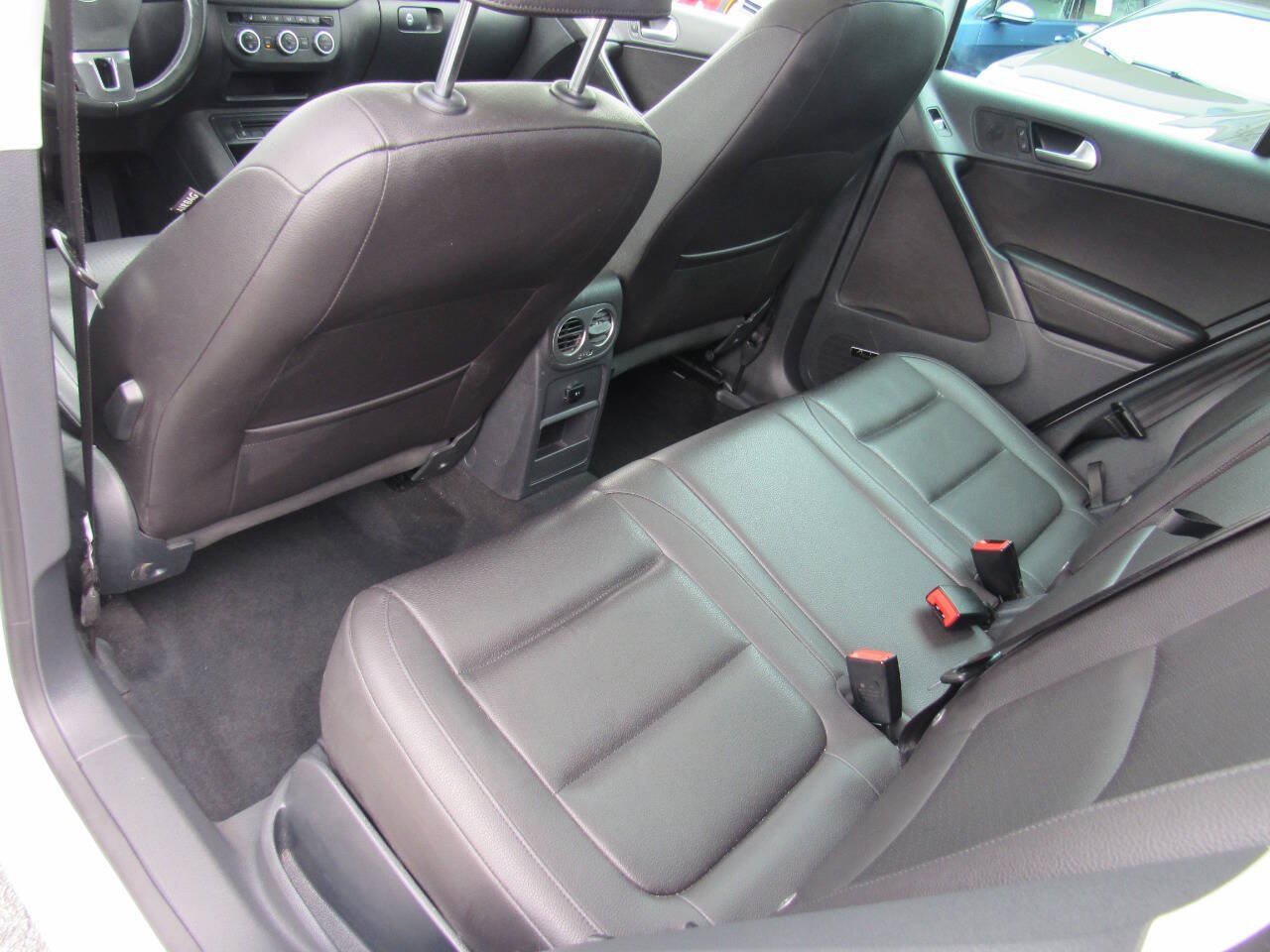 Used 2015 Volkswagen Tiguan SEL AWD/4WD image 18