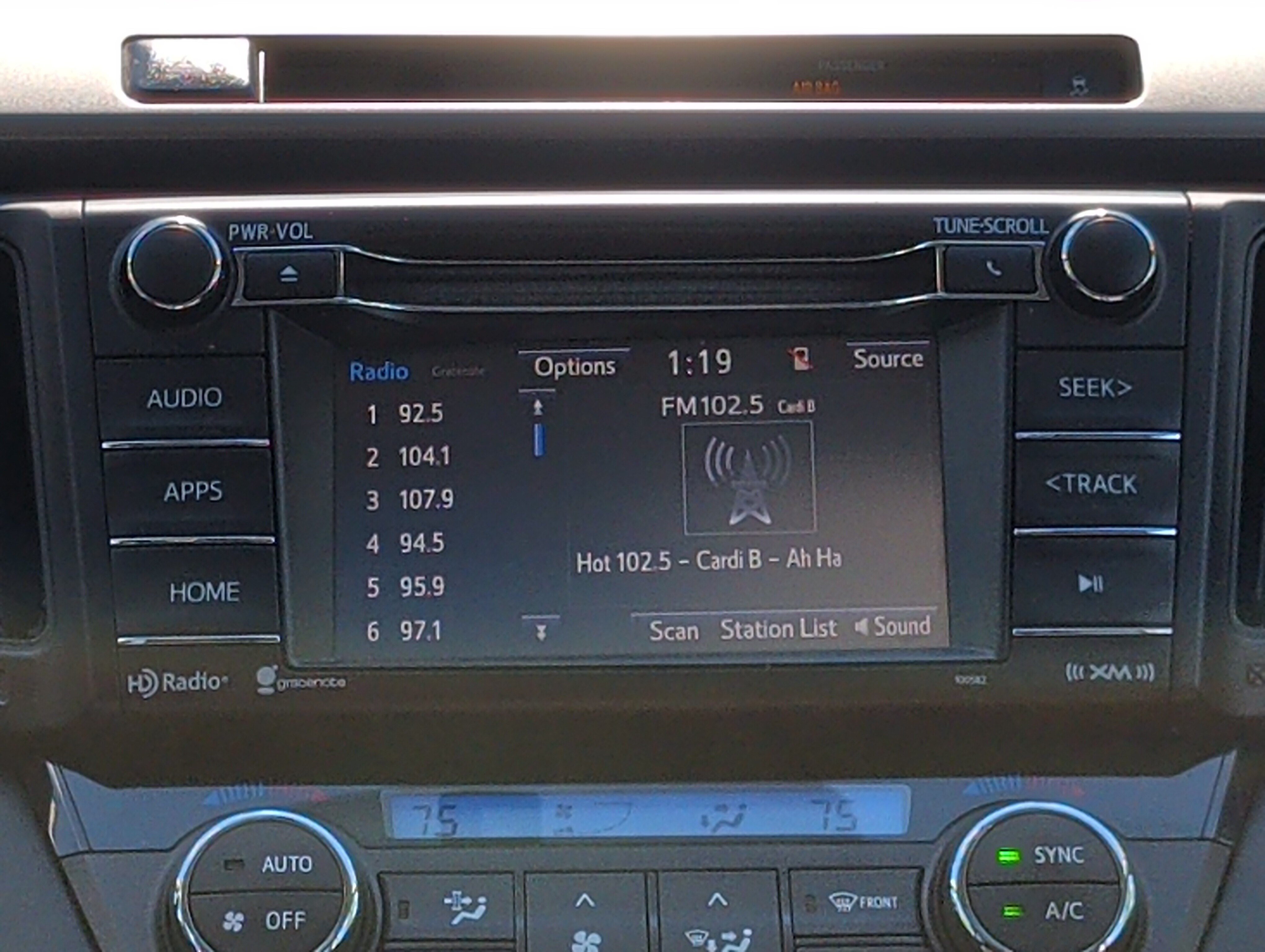 Used 2016 Toyota RAV4 XLE AWD/4WD image 23
