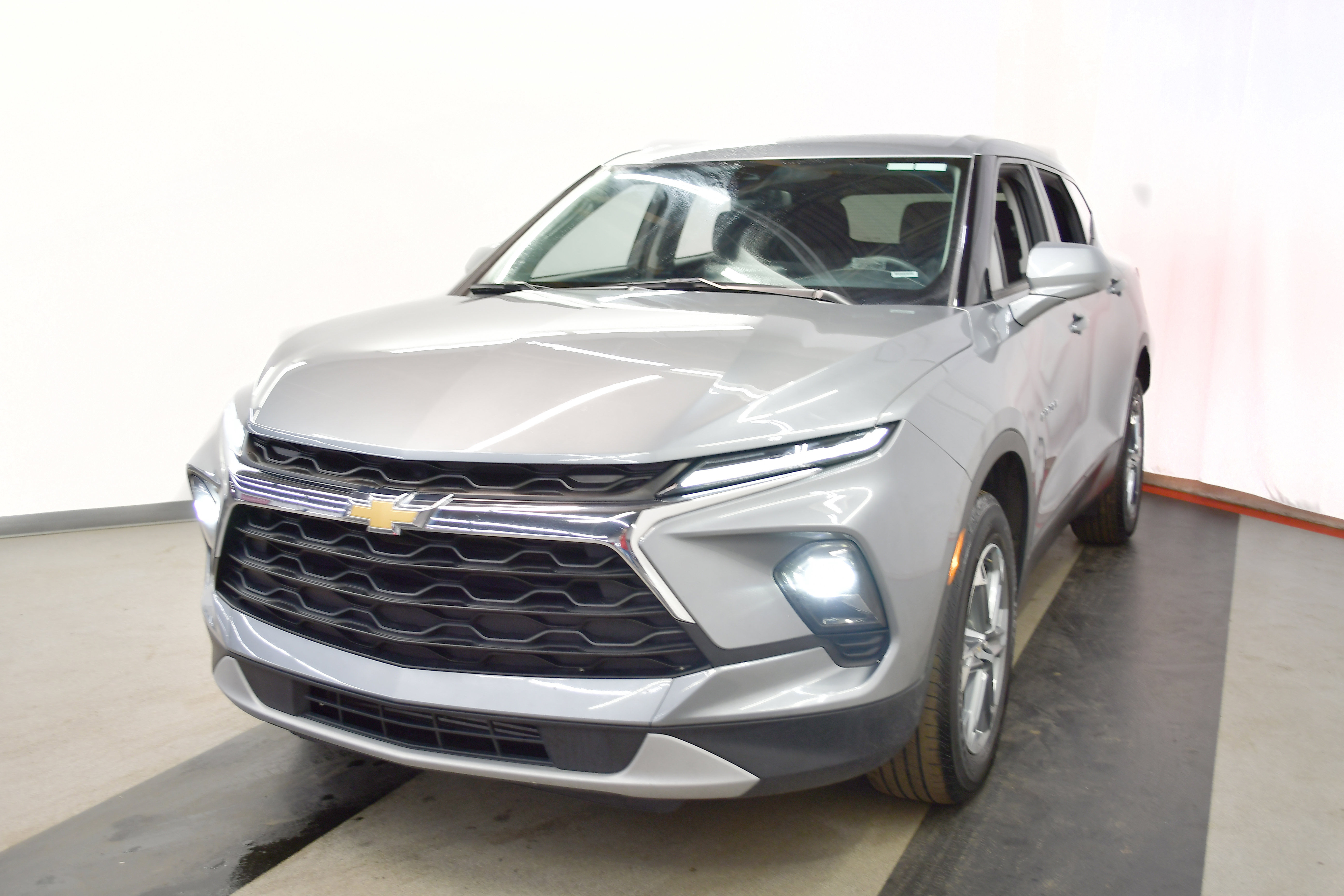 Used 2025 Chevrolet Blazer LT image 3