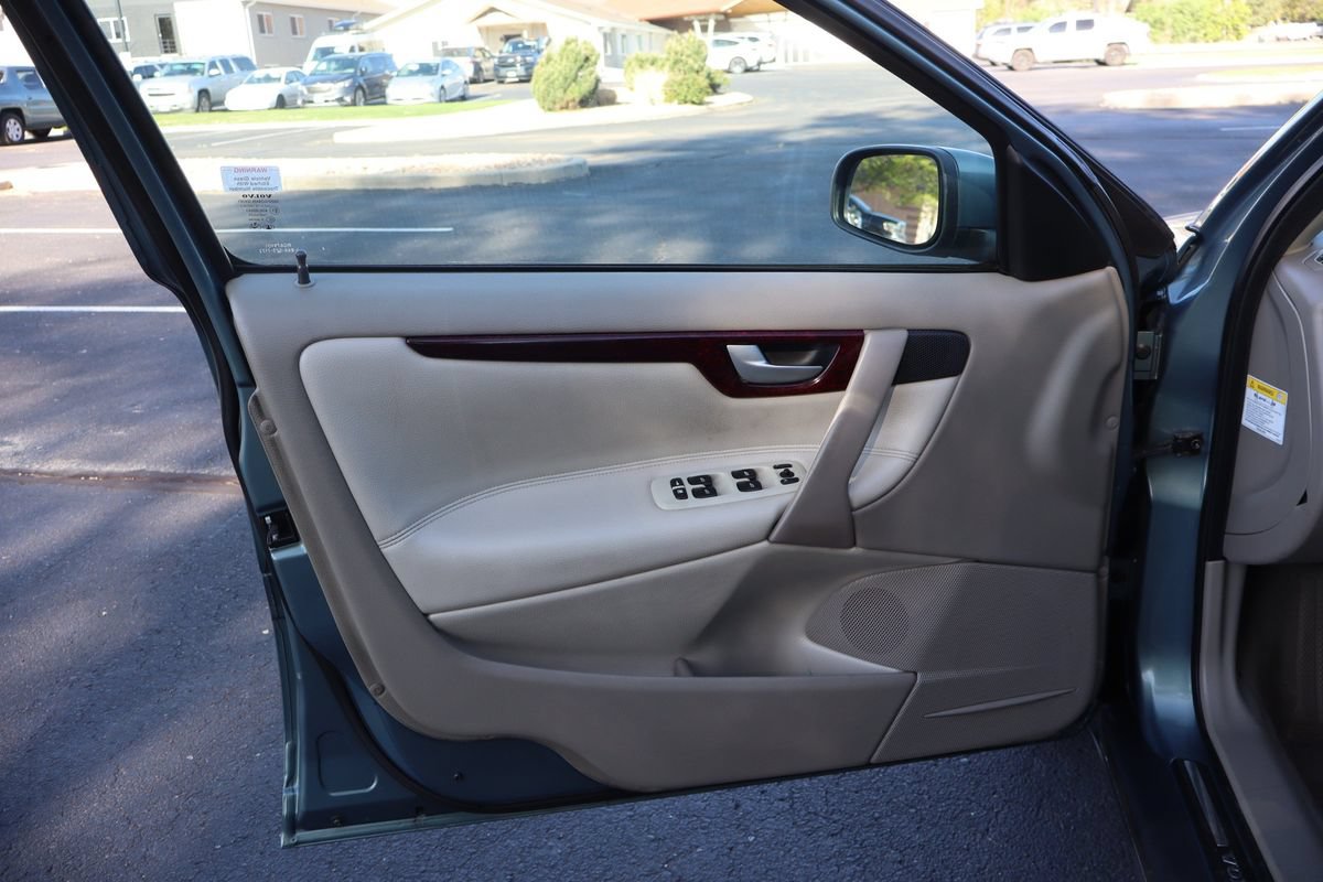 Used 2004 Volvo S60 2.5T AWD/4WD image 23