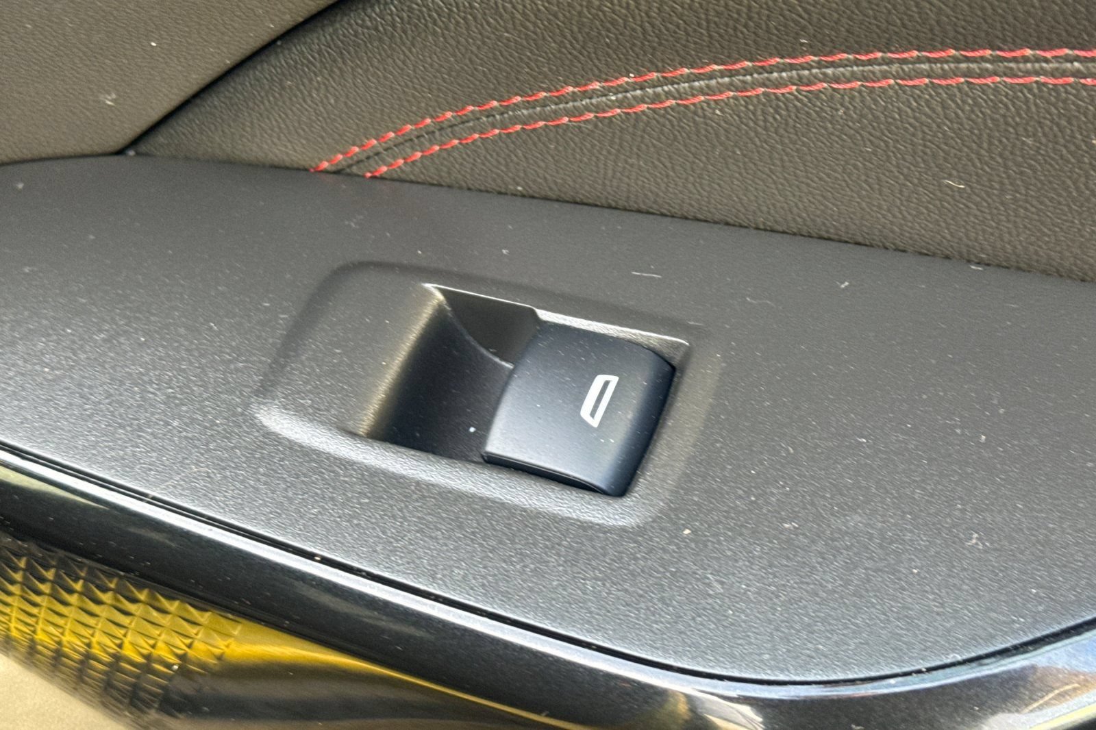 Used 2025 Chevrolet Trax RS w/ Driver Confidence Package FWD image 22