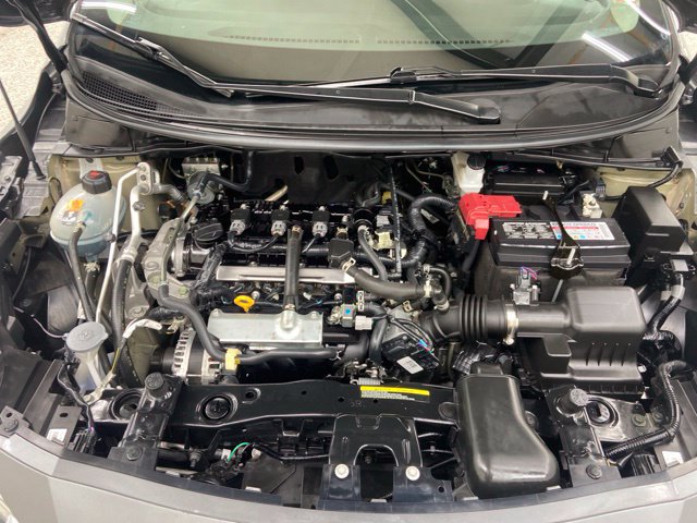 Used 2024 Nissan Versa SR FWD image 25