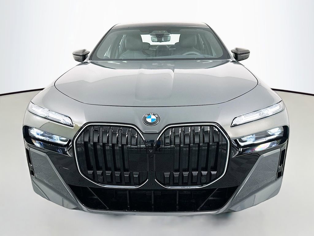 New 2026 BMW 760i xDrive w/ Executive Package image 2
