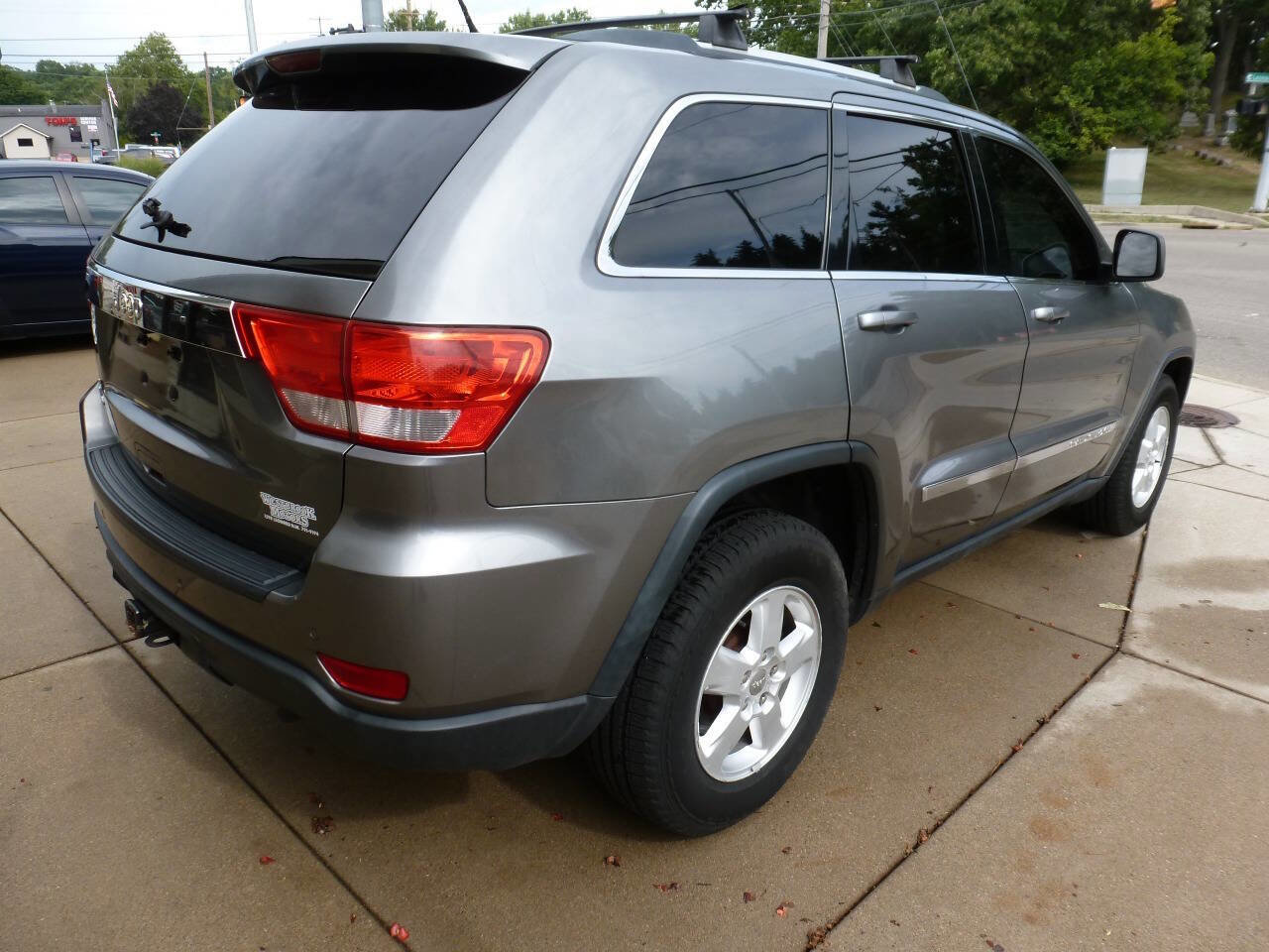 Used 2013 Jeep Grand Cherokee Laredo image 2