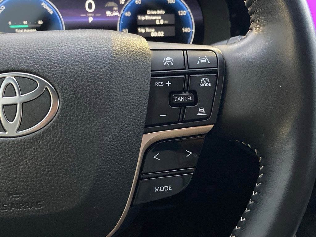 Certified 2025 Toyota Crown XLE image 17