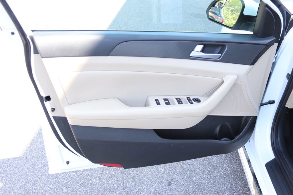 Used 2017 Hyundai Sonata Sport w/ Cargo Package FWD image 5