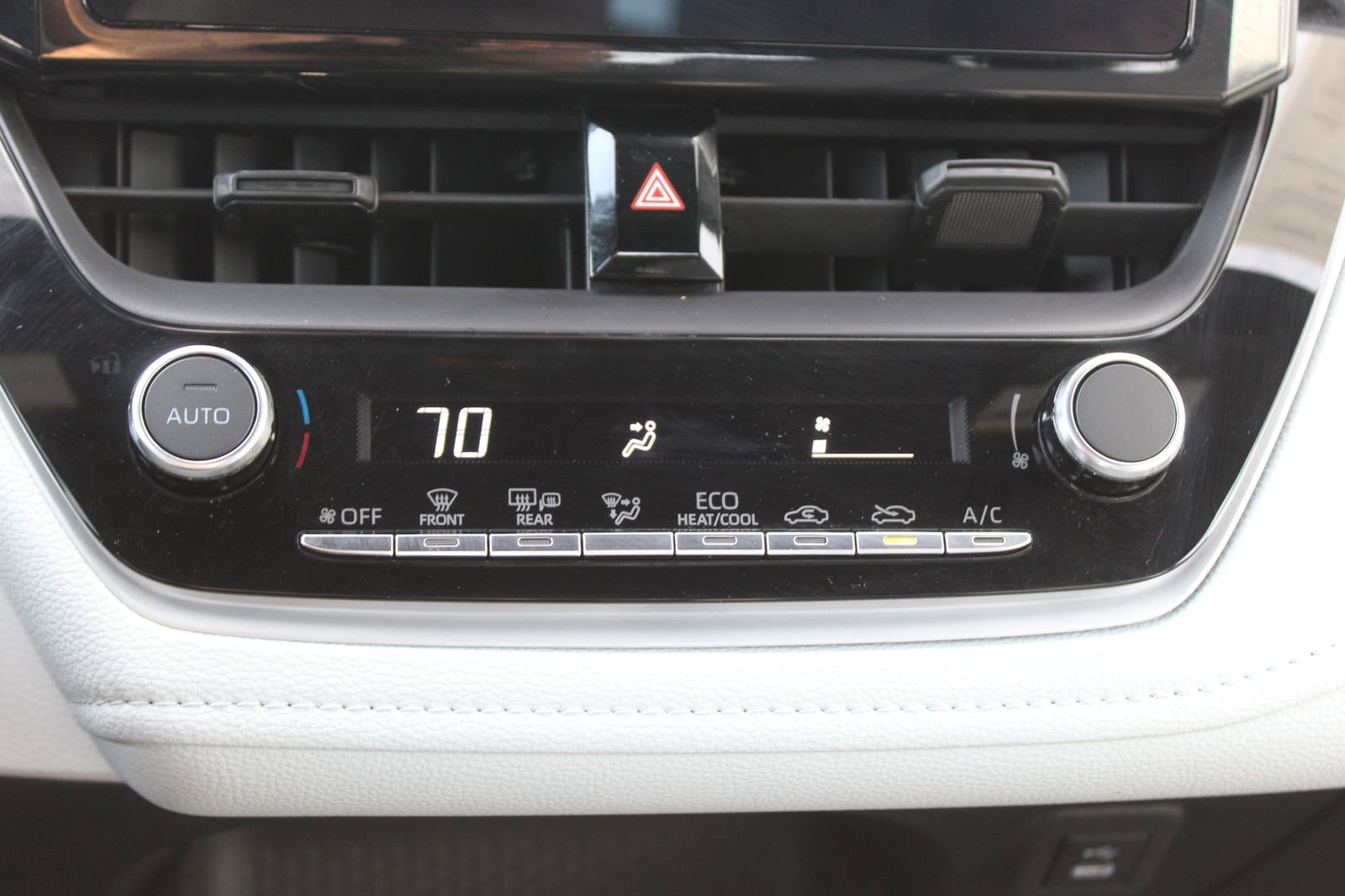 Used 2024 Toyota Corolla SE image 25