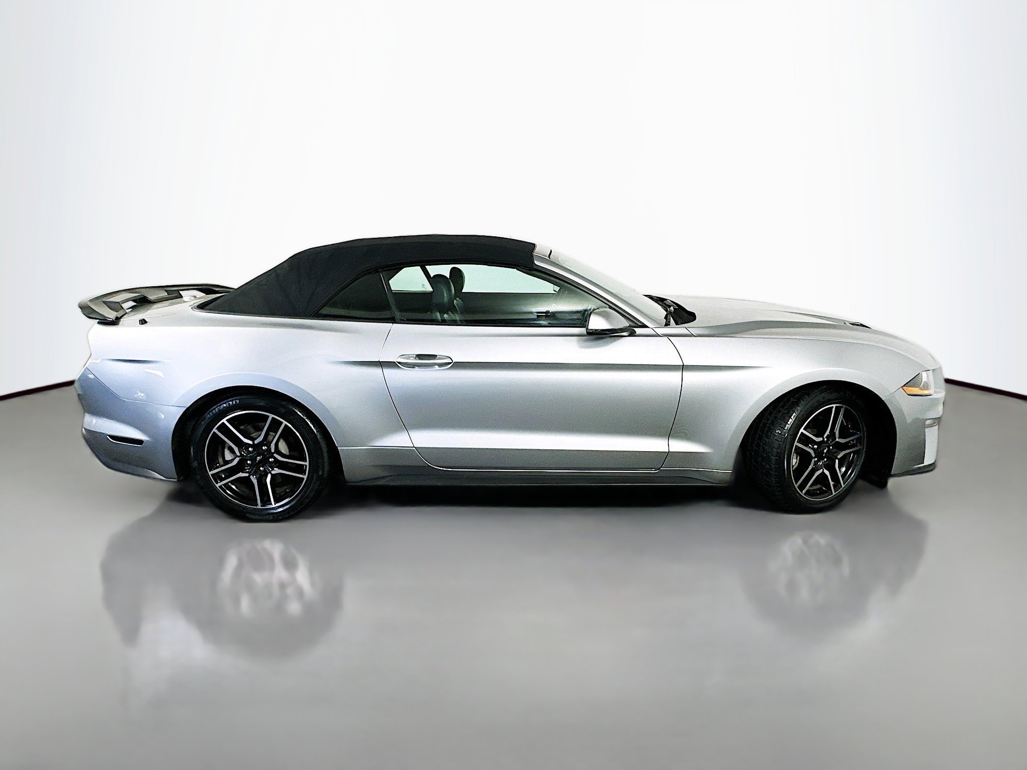 Used 2020 Ford Mustang Premium RWD image 8