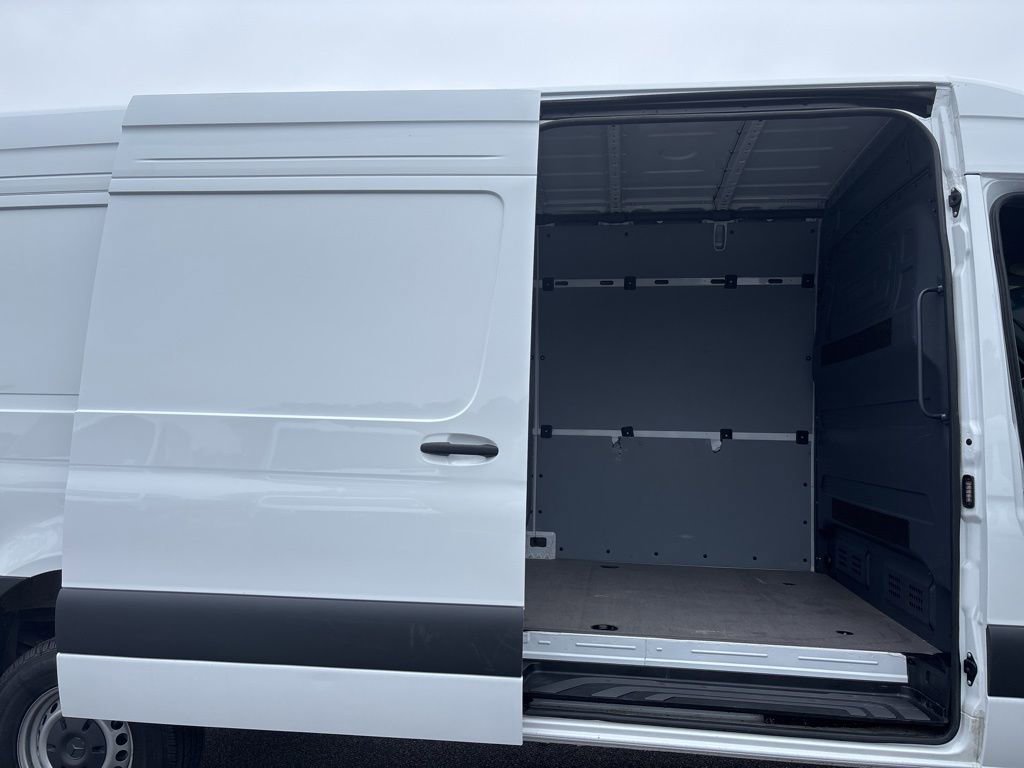 Used 2024 Mercedes-Benz Sprinter 2500 image 16