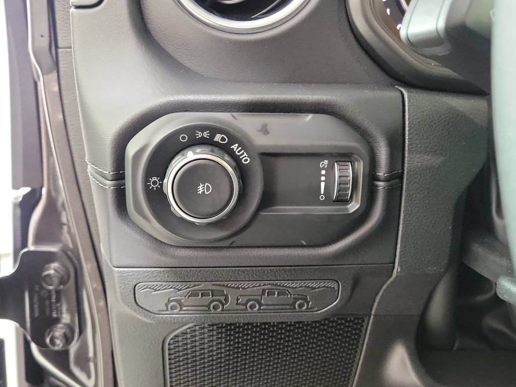 New 2026 Jeep Wrangler Unlimited Sahara w/ Technology Group AWD/4WD image 13