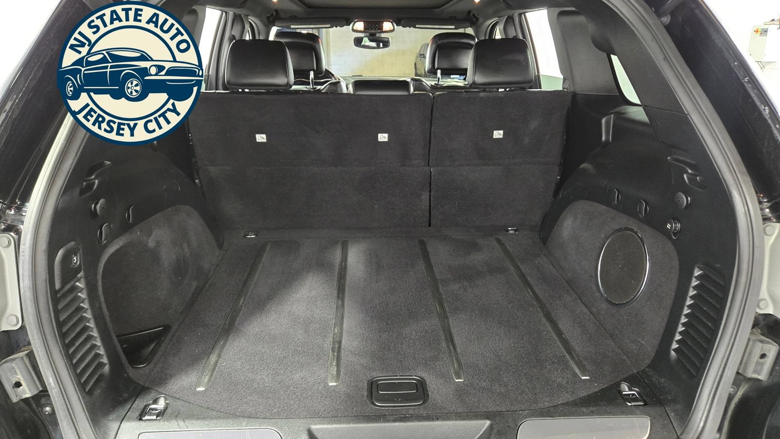 Used 2017 Jeep Grand Cherokee Overland AWD/4WD image 39
