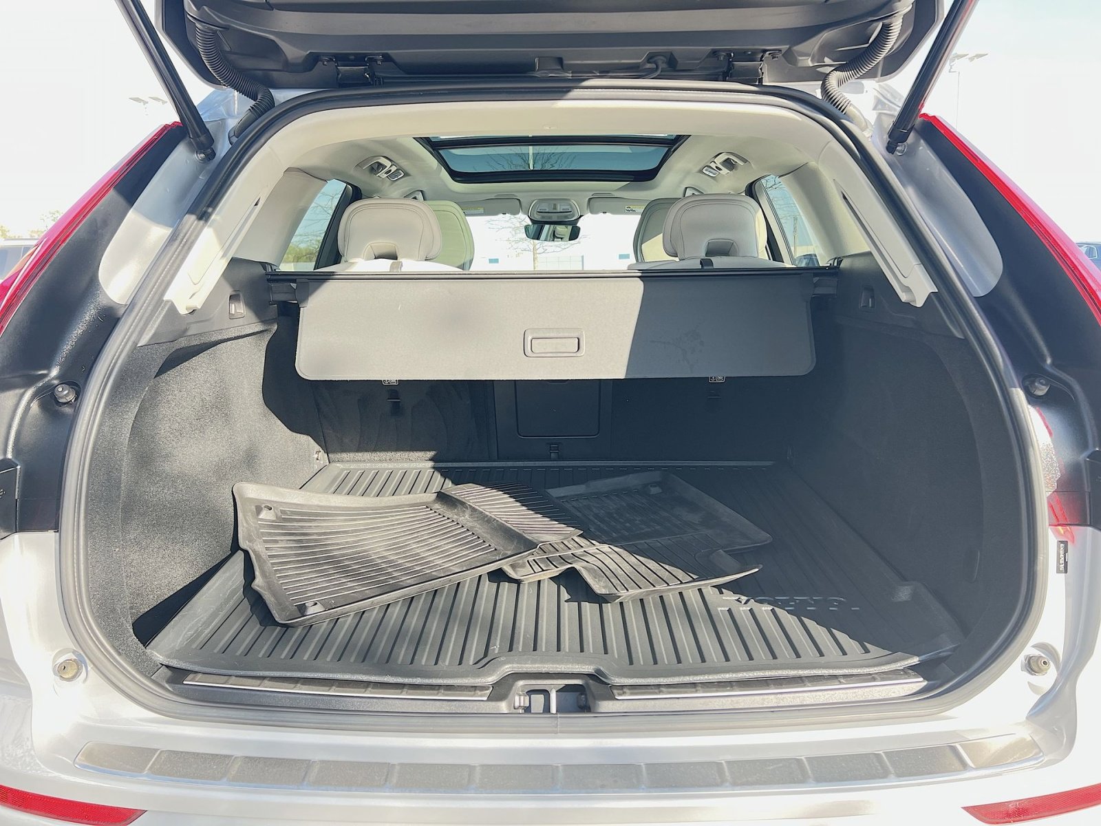 Used 2023 Volvo XC60 B5 Plus w/ Climate Package image 34