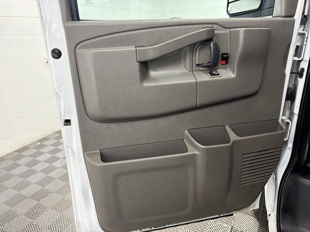Used 2019 Chevrolet Express 3500 LS RWD image 17