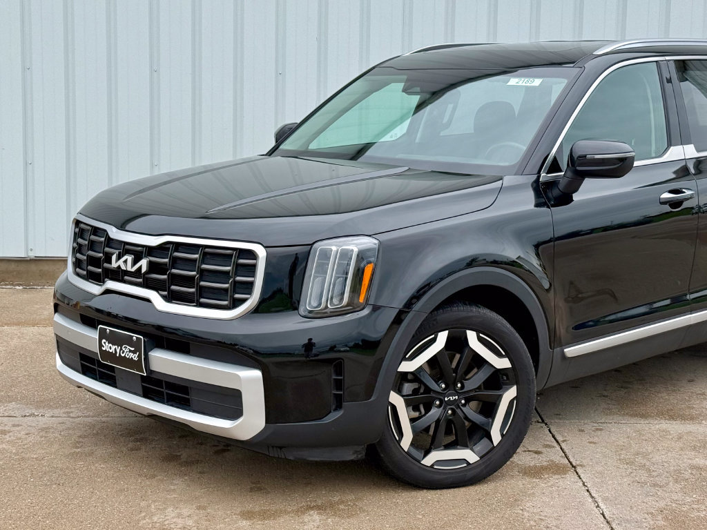 Used 2025 Kia Telluride S AWD/4WD image 2
