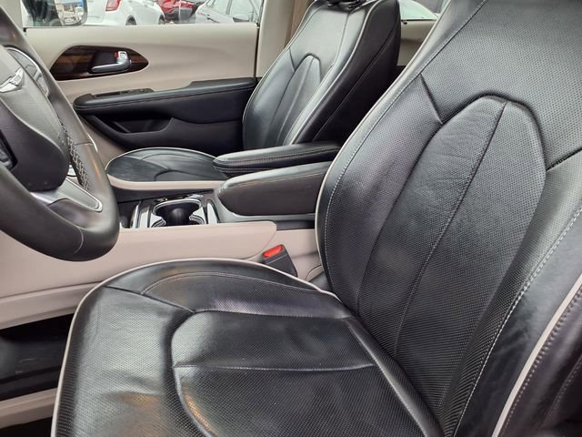 Used 2024 Chrysler Pacifica Limited FWD image 3