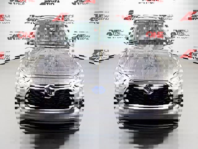 Used 2023 Toyota Highlander LE FWD video 2