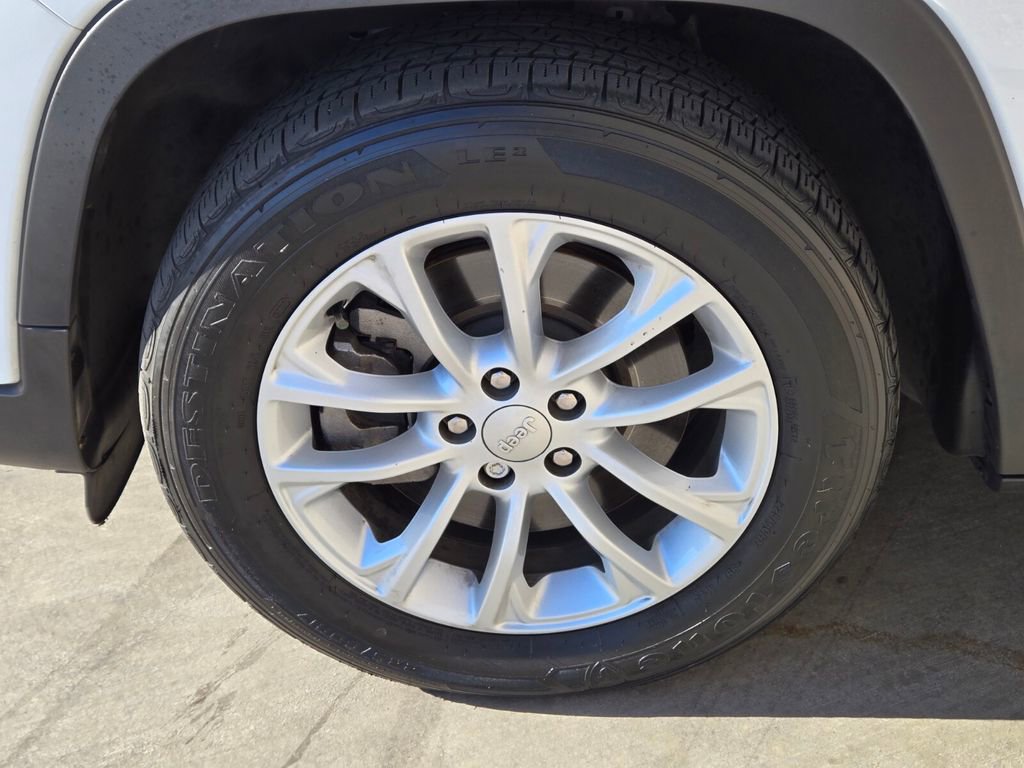 Used 2022 Jeep Cherokee Latitude Lux w/ Sun & Sound Group image 11