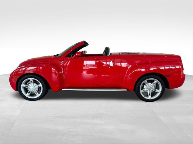 Used 2004 Chevrolet SSR w/ Preferred Equipment Group RWD image 2